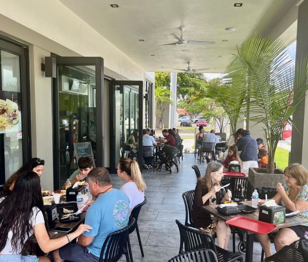 soriano-brothers-cuban-cuisine-atmosphere-palmetto-bay