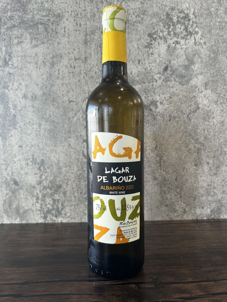 Lagar de Bouza Albariño 2023 from Rias Baixas with modern art label